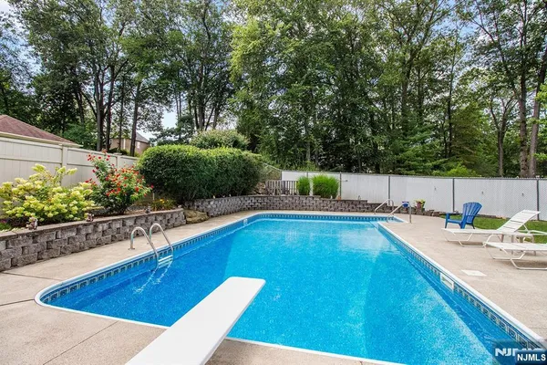 $699,900 | 180 Rafkind Road, Bloomingdale, NJ 07403