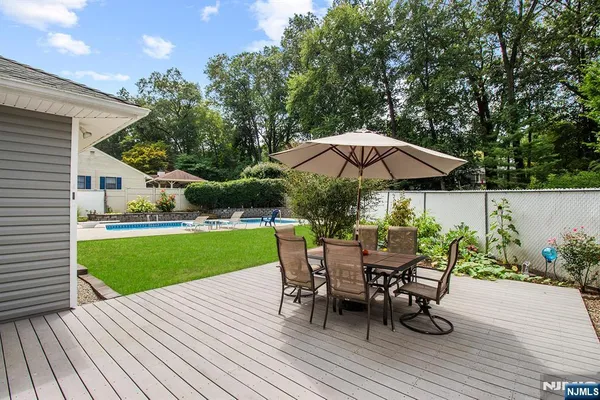 $699,900 | 180 Rafkind Road, Bloomingdale, NJ 07403