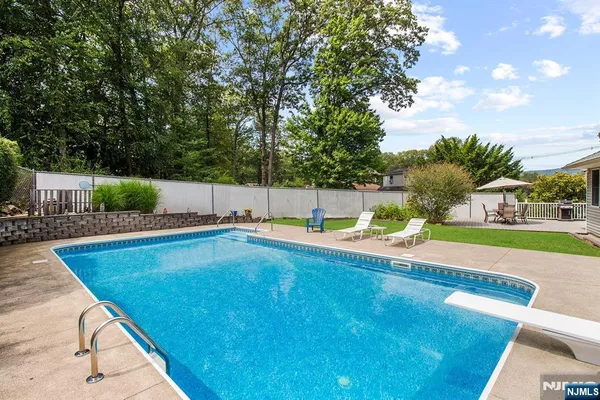 $699,900 | 180 Rafkind Road, Bloomingdale, NJ 07403