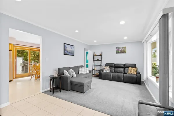 $699,900 | 180 Rafkind Road, Bloomingdale, NJ 07403