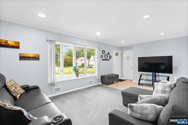 $699,900 | 180 Rafkind Road, Bloomingdale, NJ 07403
