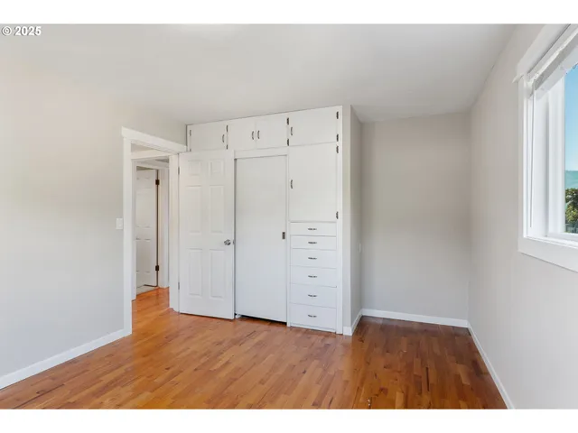 a view of room with cabinet and air conditioner vent