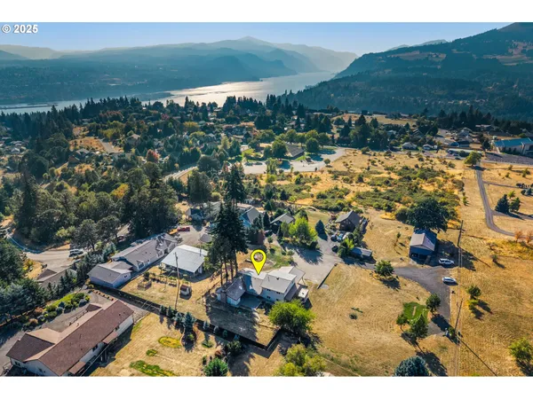 $700,000 | 1175 Northwest Baker Drive, White Salmon, WA 98672