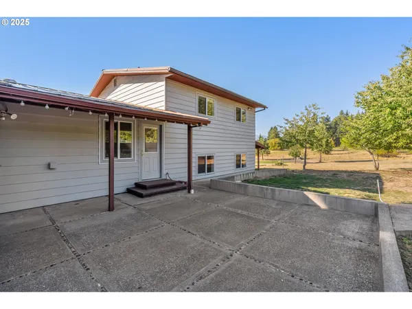 $700,000 | 1175 Northwest Baker Drive, White Salmon, WA 98672