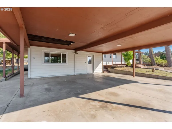 $700,000 | 1175 Northwest Baker Drive, White Salmon, WA 98672