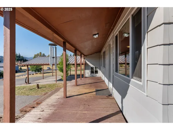 $700,000 | 1175 Northwest Baker Drive, White Salmon, WA 98672