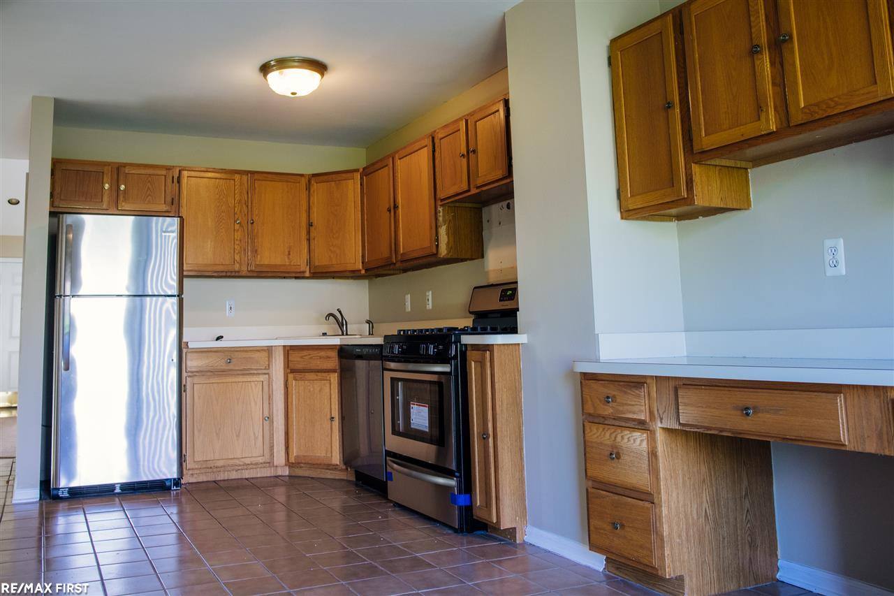 2567 South Commerce Road Wolverine Lake, MI 48390 - Photo 7 of 30