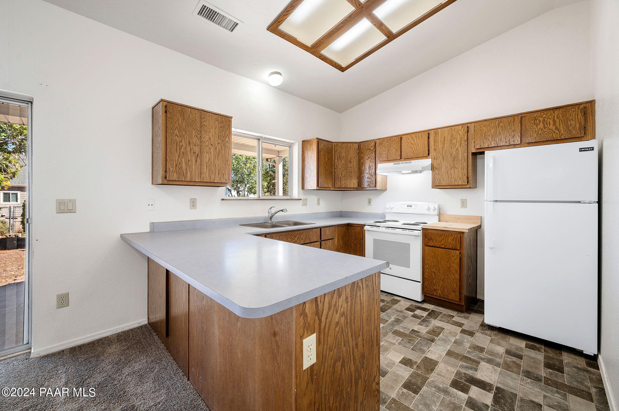 8128 East Gale Road Prescott Valley, AZ 86314 - Photo 15 of 38 a kitchen with a sink a stove a refrigerator and a sink