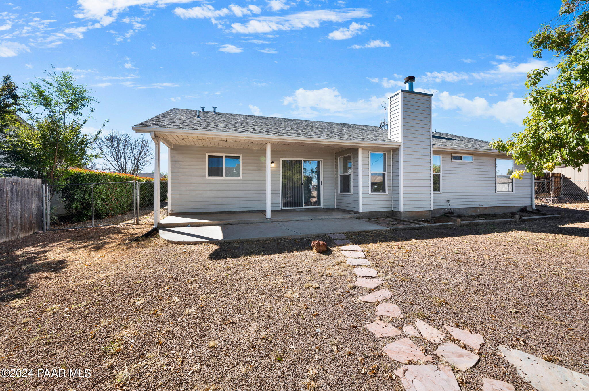 8128 East Gale Road Prescott Valley, AZ 86314 - Photo 26 of 38 a front view of a house with a yard and garage