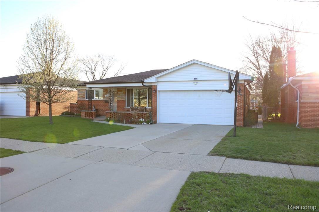 29321 Ridgefield Avenue Warren, MI 48088 - Photo 2 of 17 Ridgefield-2.jpg