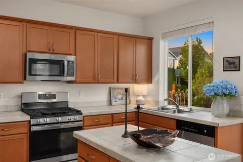 $699,950 | 16009 24th Street East, Lake Tapps, WA 98391