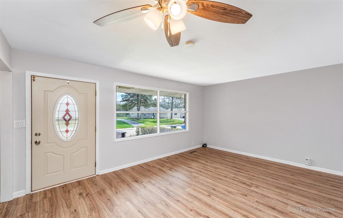 52 Wren Road Carpentersville, IL 60110 - Photo 4 of 24