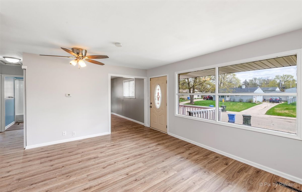 52 Wren Road Carpentersville, IL 60110 - Photo 5 of 24