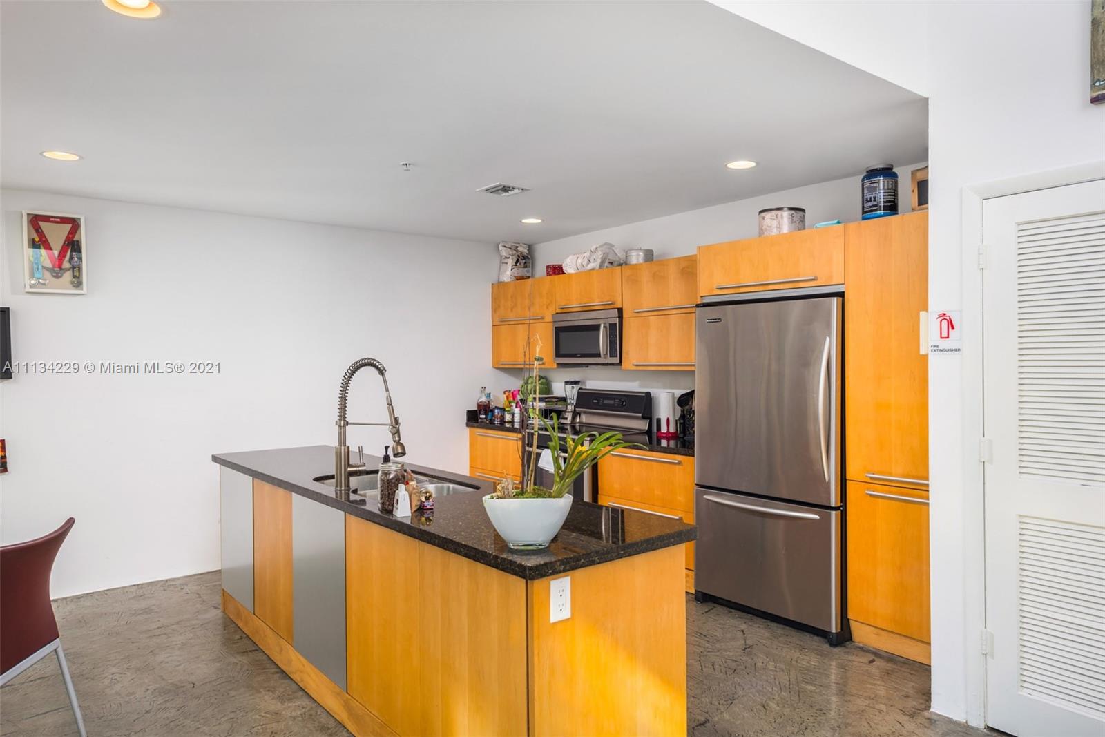 1577 Bay Road, Unit 207 Miami Beach, FL 33139 - Photo 4 of 15 Gallery Image 4