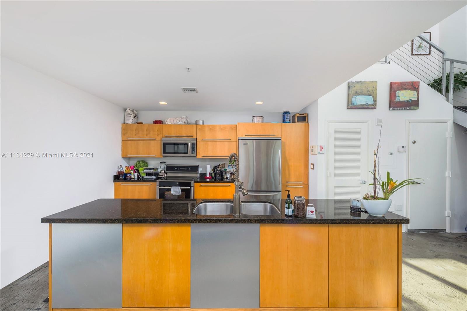 1577 Bay Road, Unit 207 Miami Beach, FL 33139 - Photo 5 of 15 Gallery Image 5