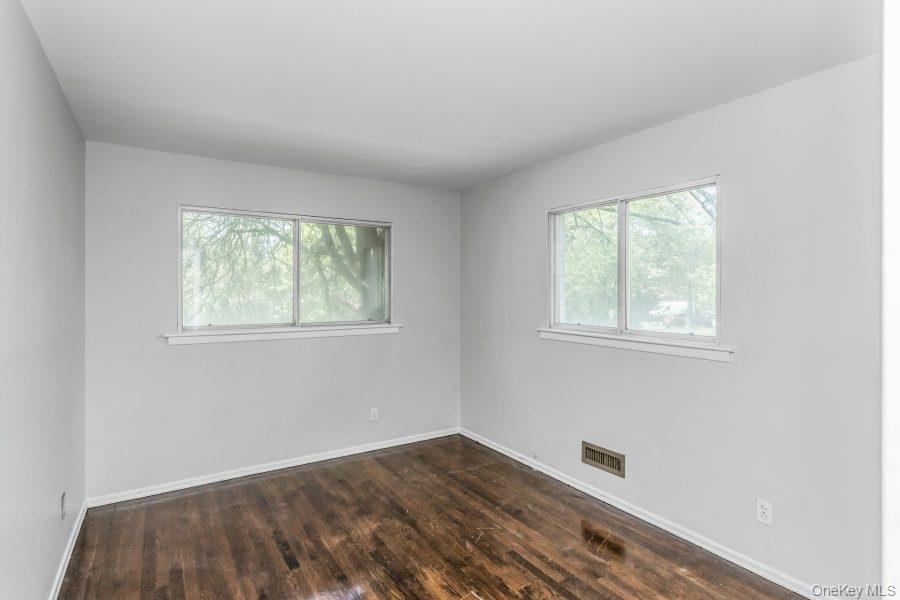 14 Central Park Road Plainview, NY 11803 - Photo 2 of 10