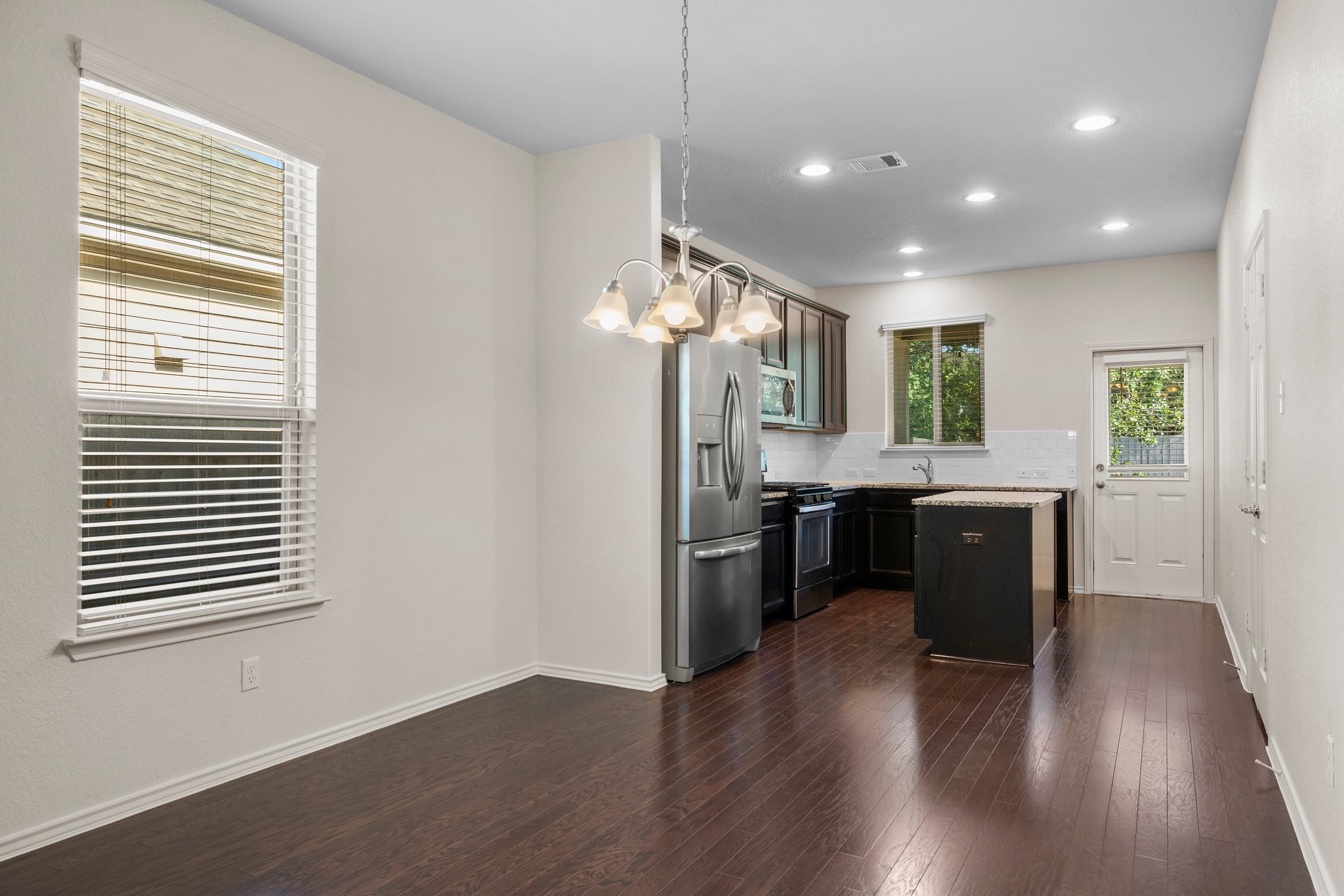 537 Bonnet Boulevard Georgetown, TX 78628 - Photo 8 of 25 Living and dining seamlessly flow to the kitchen.