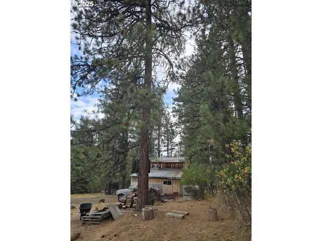 a view of an outdoor space and a yard