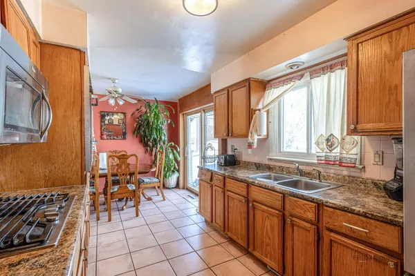 $382,000 | 908 East Central Road, Mount Prospect, IL 60056