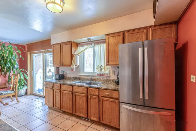 $392,000 | 908 East Central Road, Mount Prospect, IL 60056