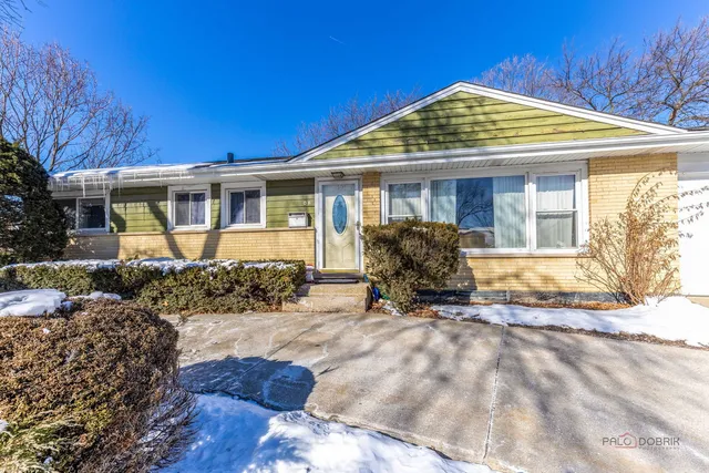 $392,000 | 908 East Central Road, Mount Prospect, IL 60056