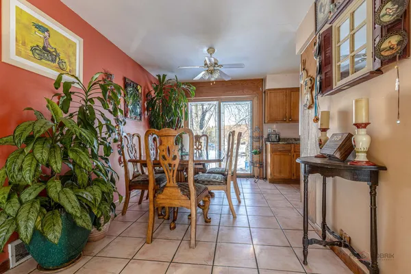 $382,000 | 908 East Central Road, Mount Prospect, IL 60056