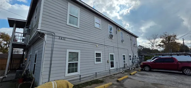 $890 | 2811 Iola Street, Unit 8, Houston, TX 77017