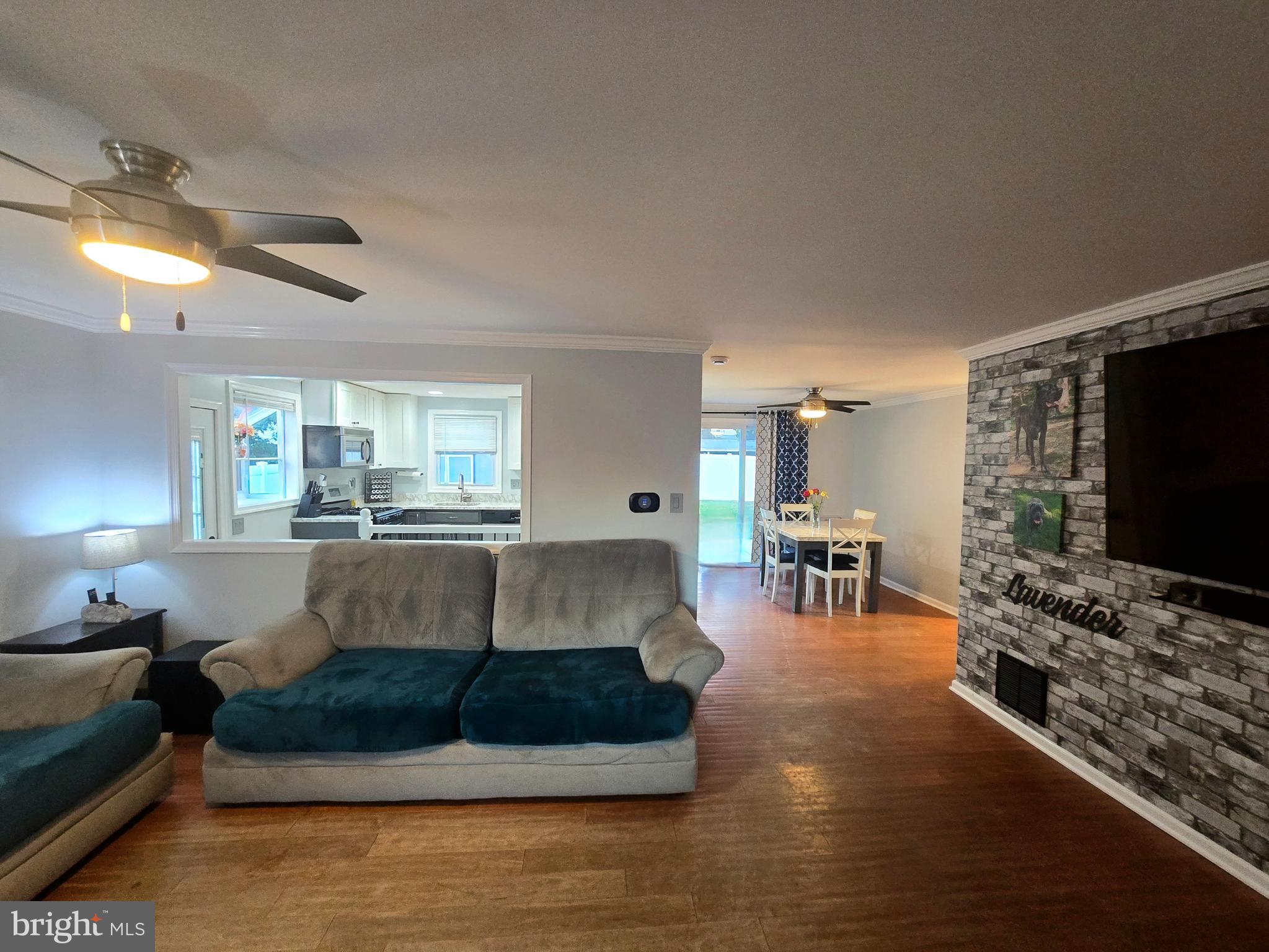 1827 Ridgewick Road Glen Burnie, MD 21061 - Photo 9 of 34 17x13 living room