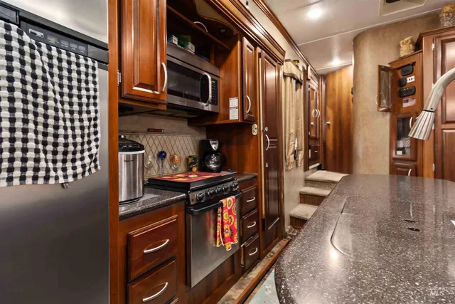 $325,000 | H05 North Sawyer Street, Cascade, ID 83611