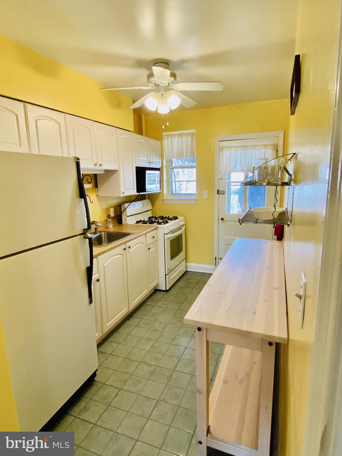 246 Ridge Avenue Towson, MD 21286 - Photo 4 of 28 Kitchen