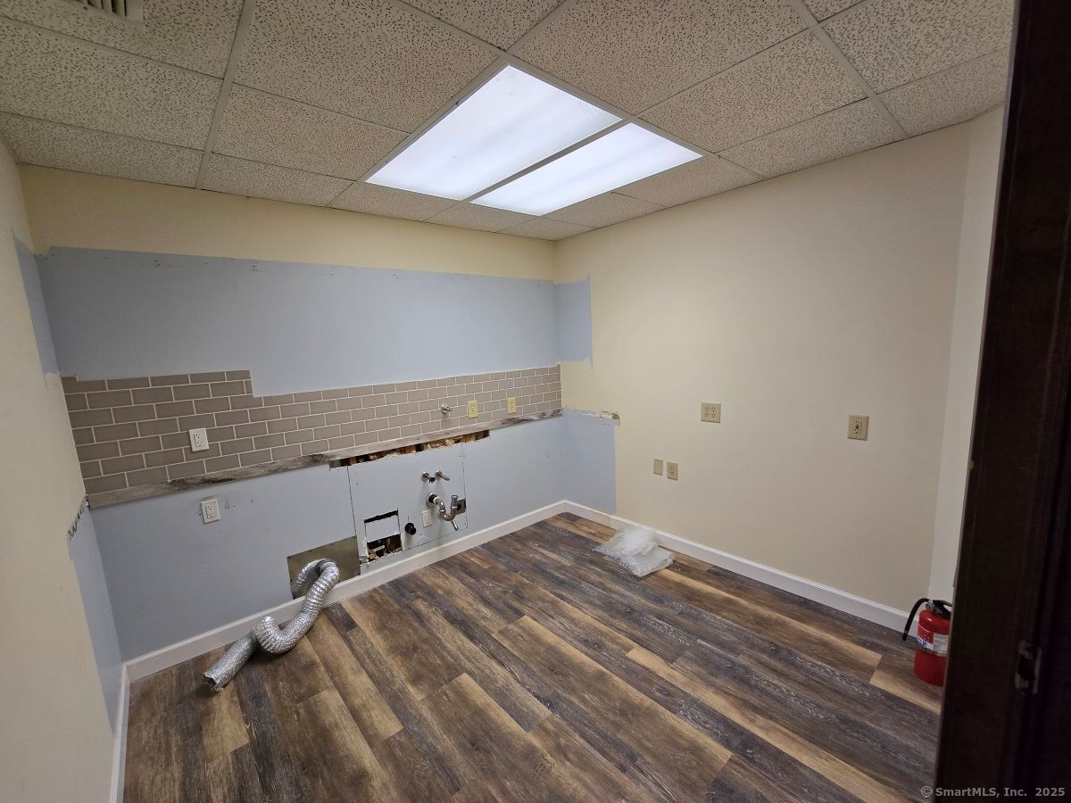 25 Clinton Street New Britain, CT 06053 - Photo 11 of 35