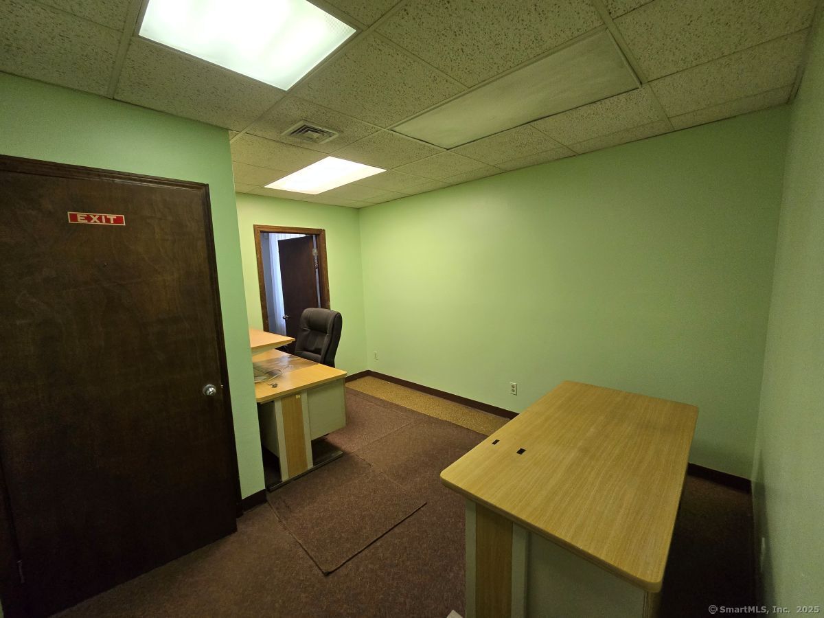 25 Clinton Street New Britain, CT 06053 - Photo 15 of 35