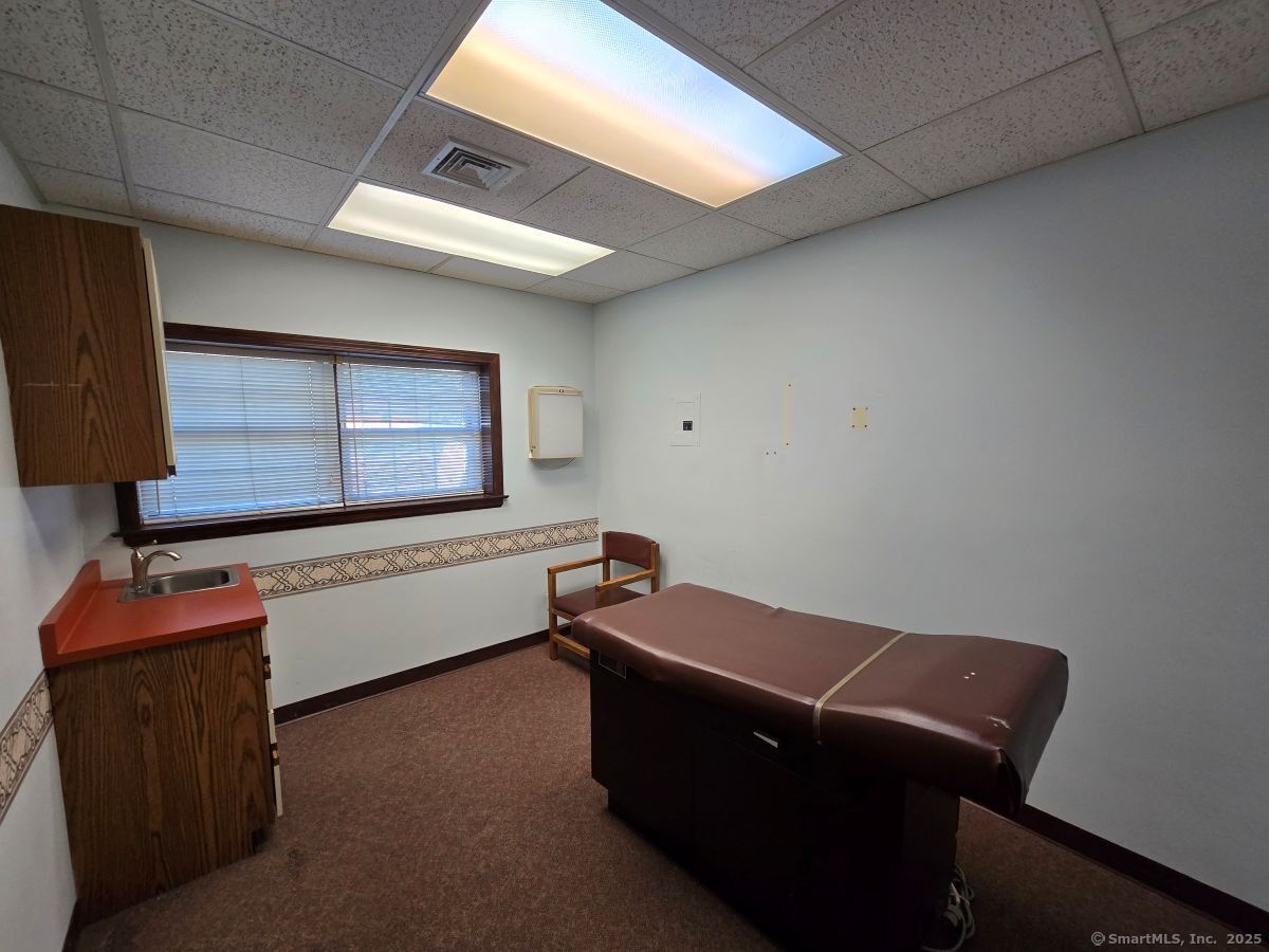 25 Clinton Street New Britain, CT 06053 - Photo 16 of 35