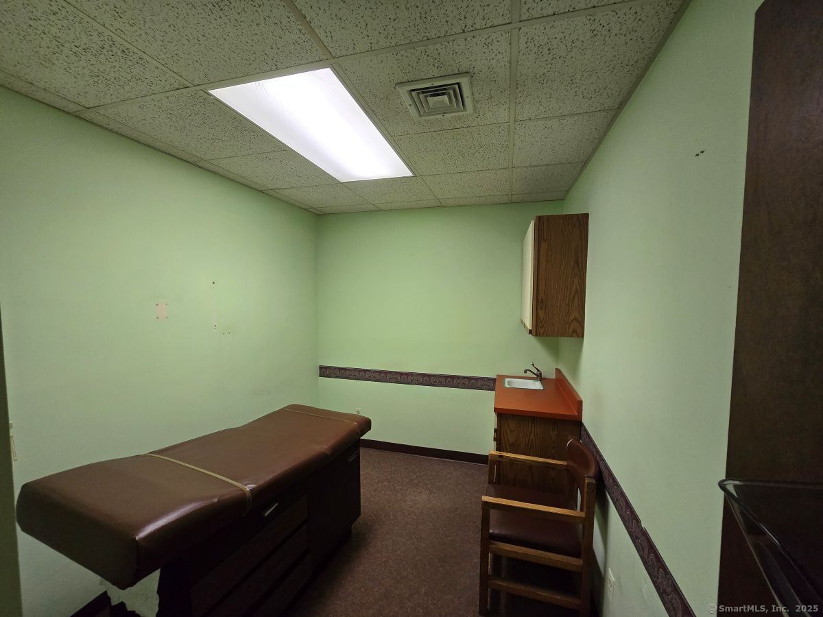 25 Clinton Street New Britain, CT 06053 - Photo 17 of 35