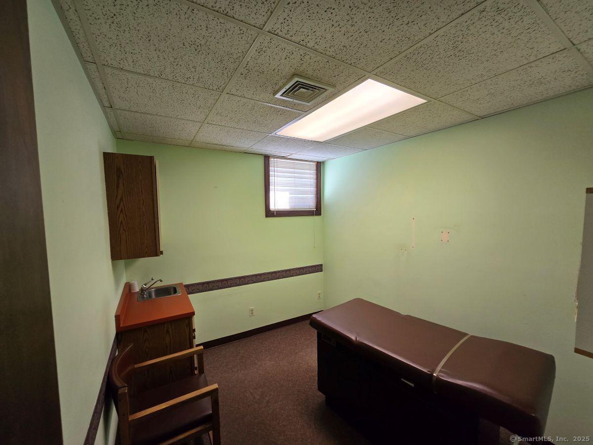 25 Clinton Street New Britain, CT 06053 - Photo 18 of 35