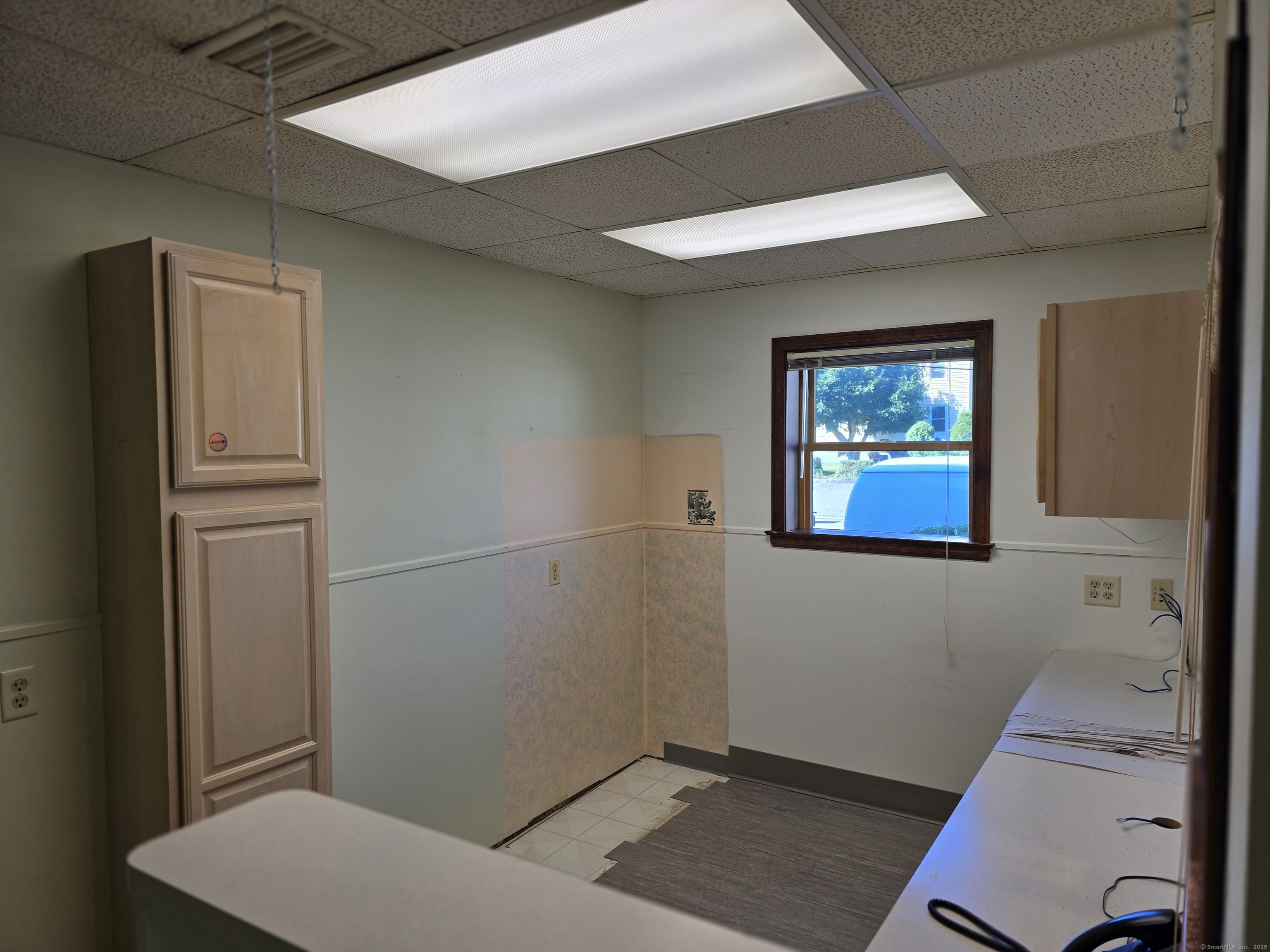 25 Clinton Street New Britain, CT 06053 - Photo 3 of 35