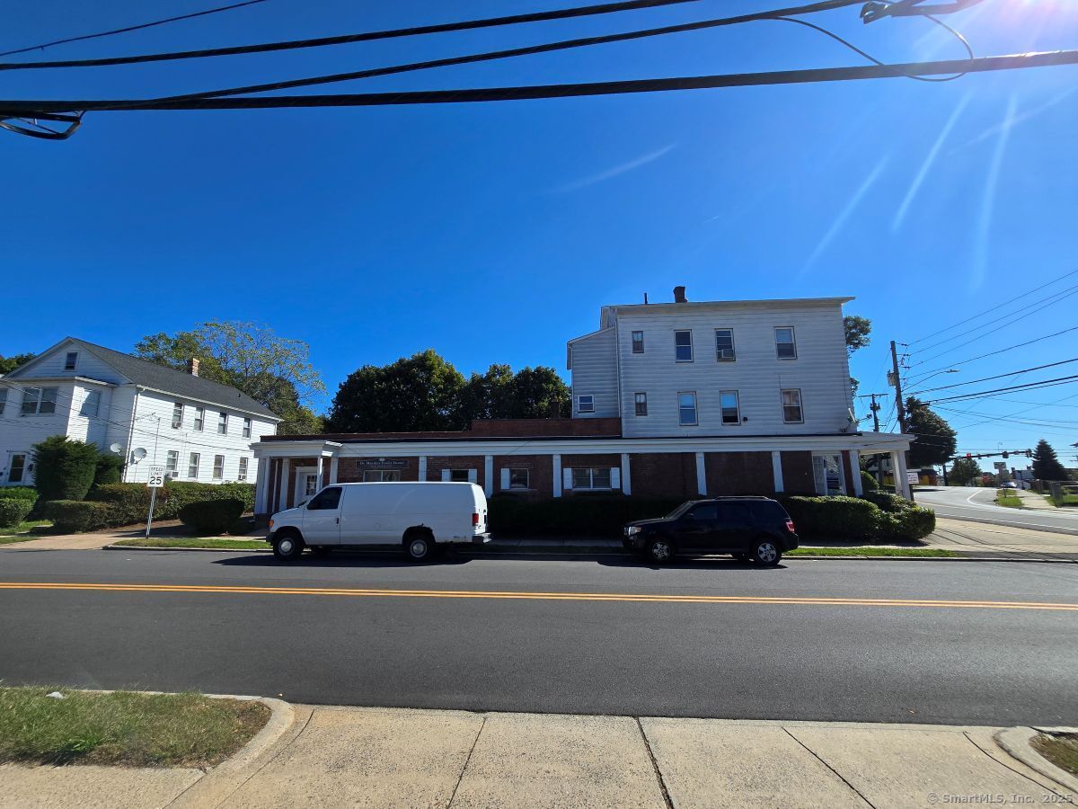 25 Clinton Street New Britain, CT 06053 - Photo 34 of 35