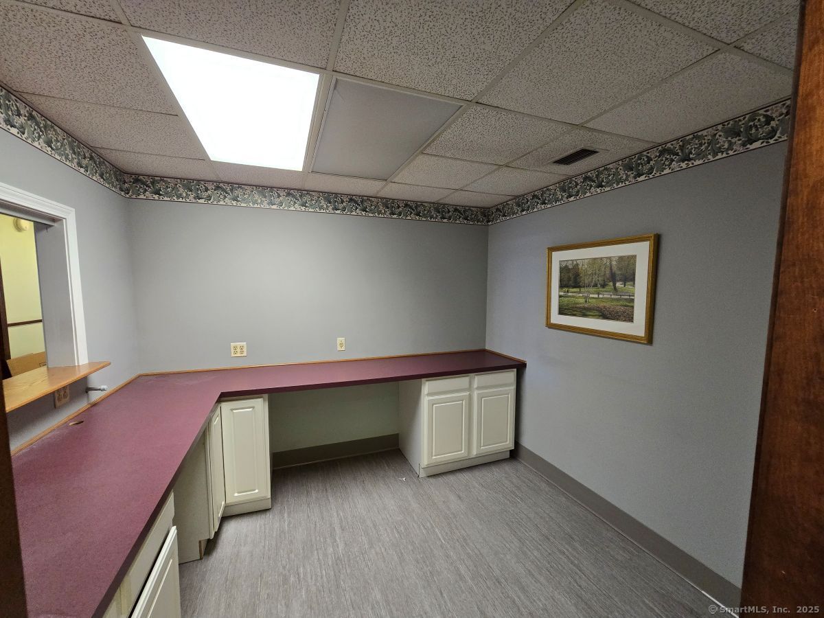 25 Clinton Street New Britain, CT 06053 - Photo 4 of 35