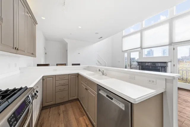 $499,900 | 1515 North Van Buren Street, Unit 513, Milwaukee, WI 53202