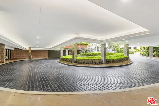 $8,995 | 300 North Swall Drive, Unit 305, Beverly Hills, CA 90211