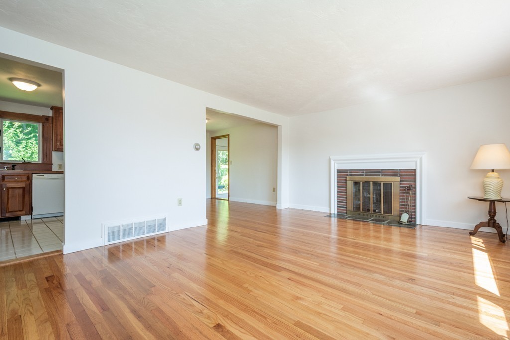 120 Concord Road Marlborough, MA 01752 - Photo 3 of 27 Gallery Image 3