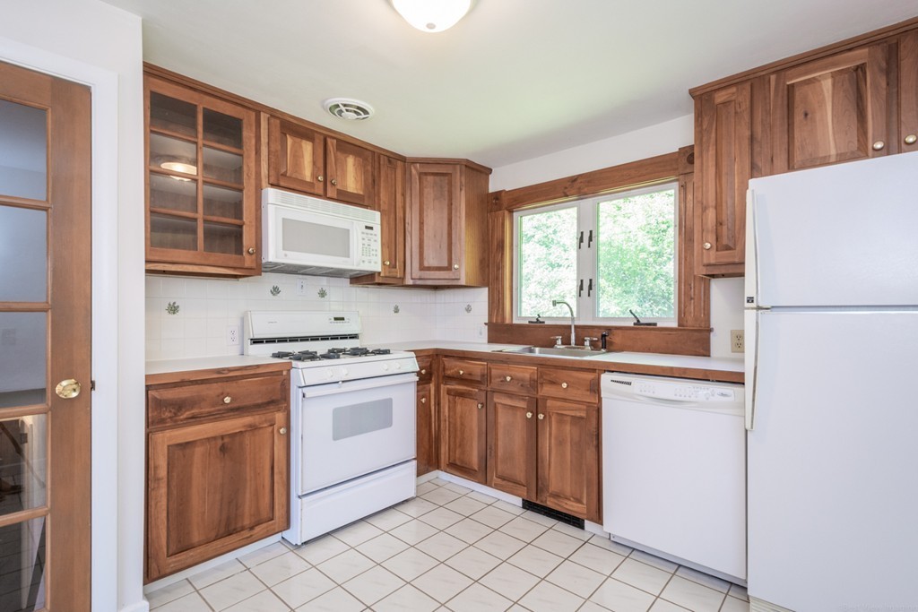 120 Concord Road Marlborough, MA 01752 - Photo 7 of 27 Gallery Image 7