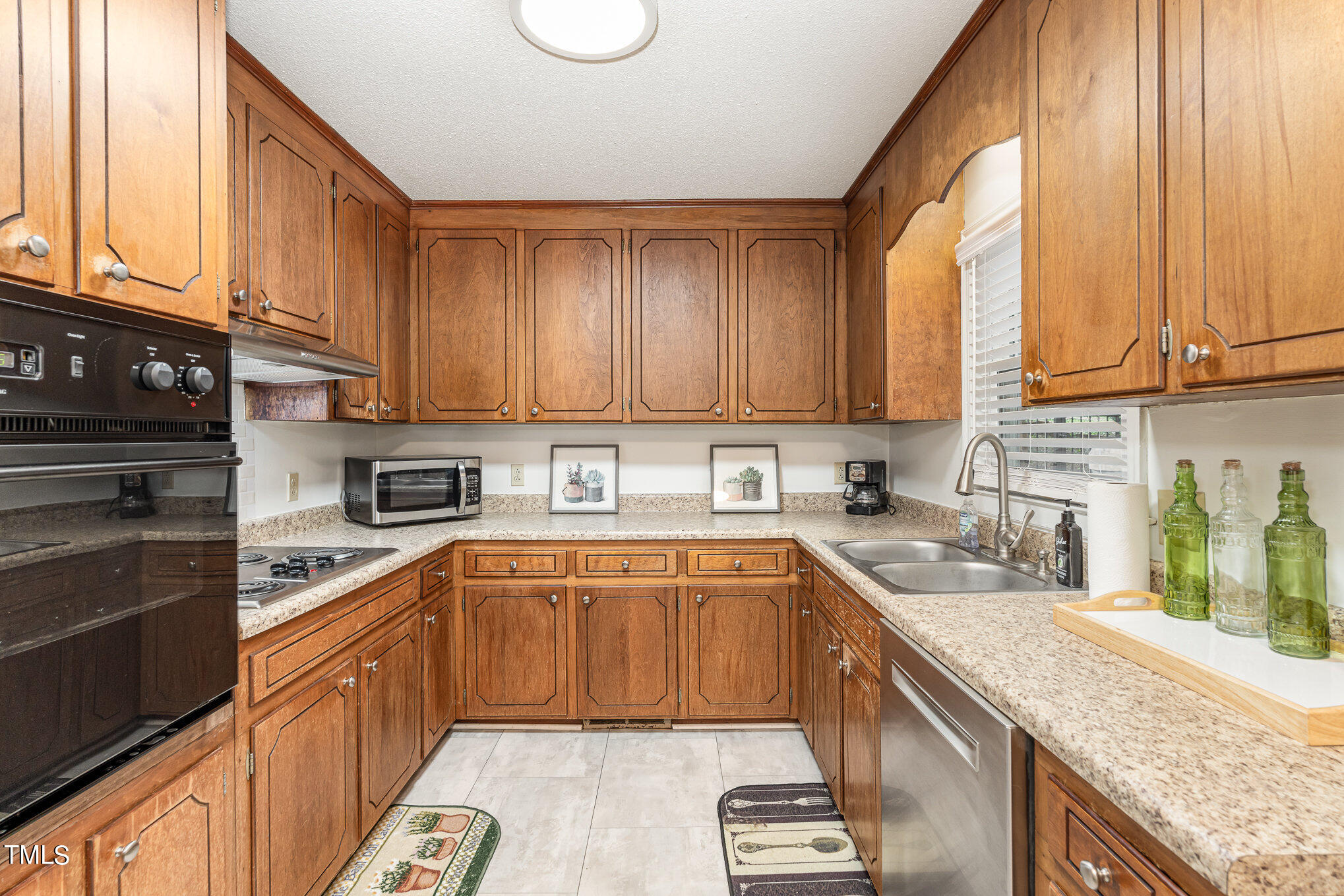 3803 Donna Road Raleigh, NC 27604 - Photo 4 of 25 015_ndp1558-edit
