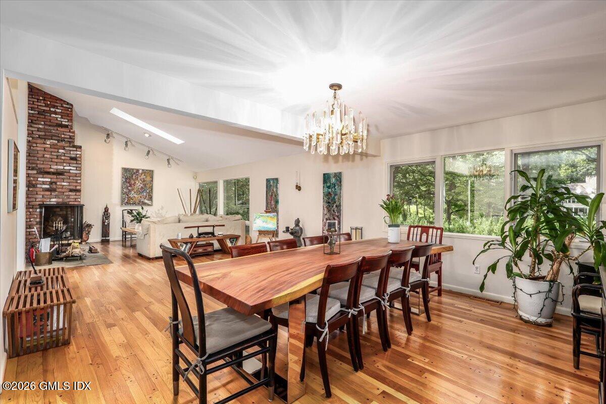 69 Studio Road Stamford, CT 06903 - Photo 11 of 35 Sunny, lg - perfect for entertaining