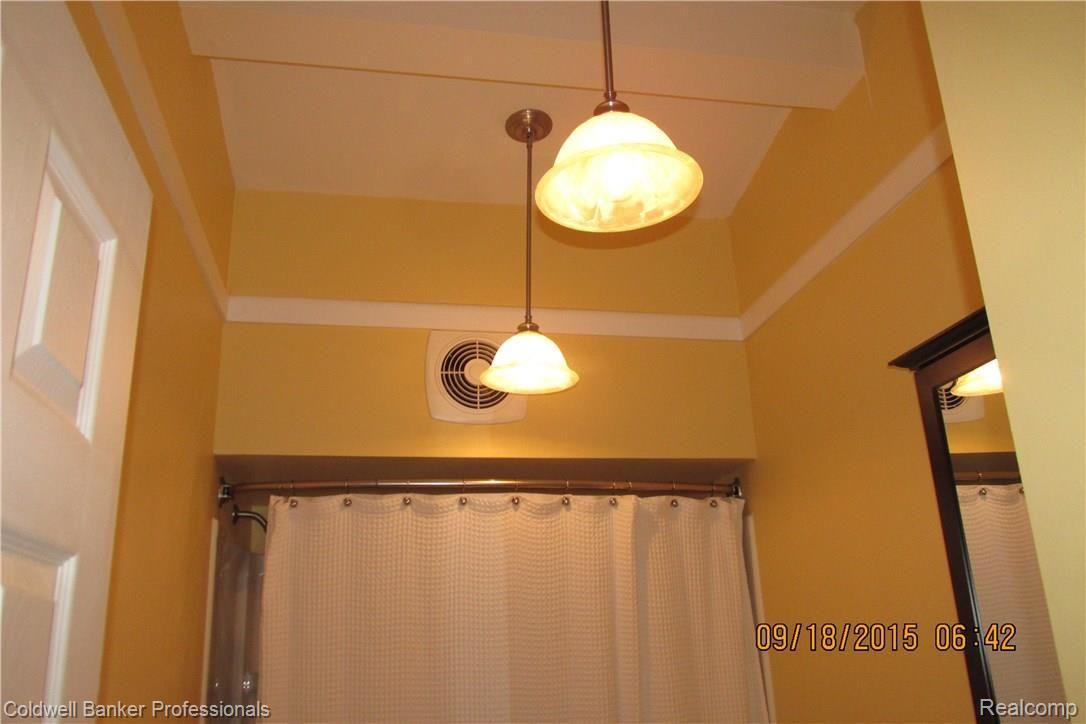 17241 Rougeway Street Livonia, MI 48152 - Photo 15 of 32 IMG_2063.JPG