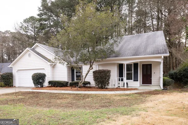 a view of a house with backyard and windows