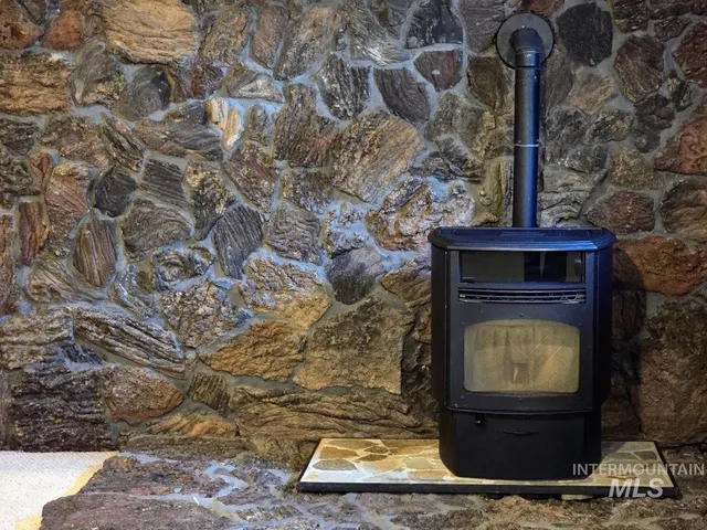 $275,000 | 145 4th Street, Hazelton, ID 83335