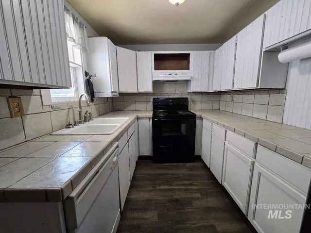 $275,000 | 145 4th Street, Hazelton, ID 83335