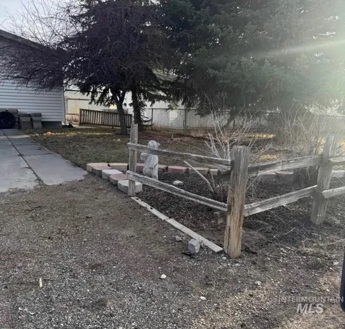 $275,000 | 145 4th Street, Hazelton, ID 83335