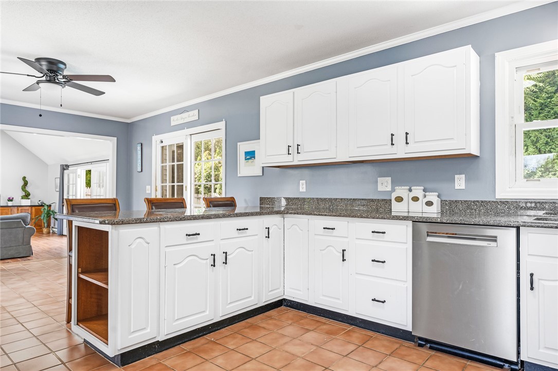 22 Colonial Drive Westerly, RI 02891 - Photo 14 of 38